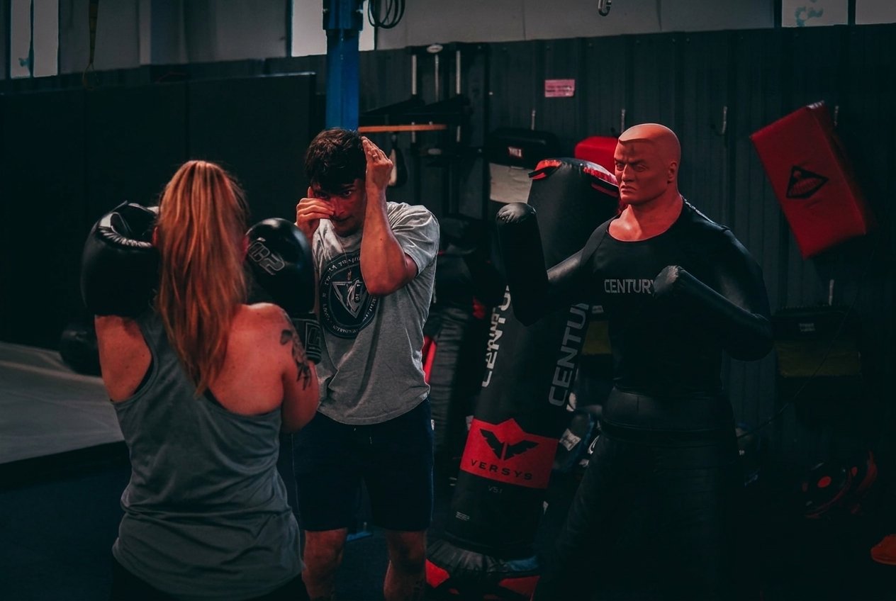 Scenario training against a dummy with a coach guiding