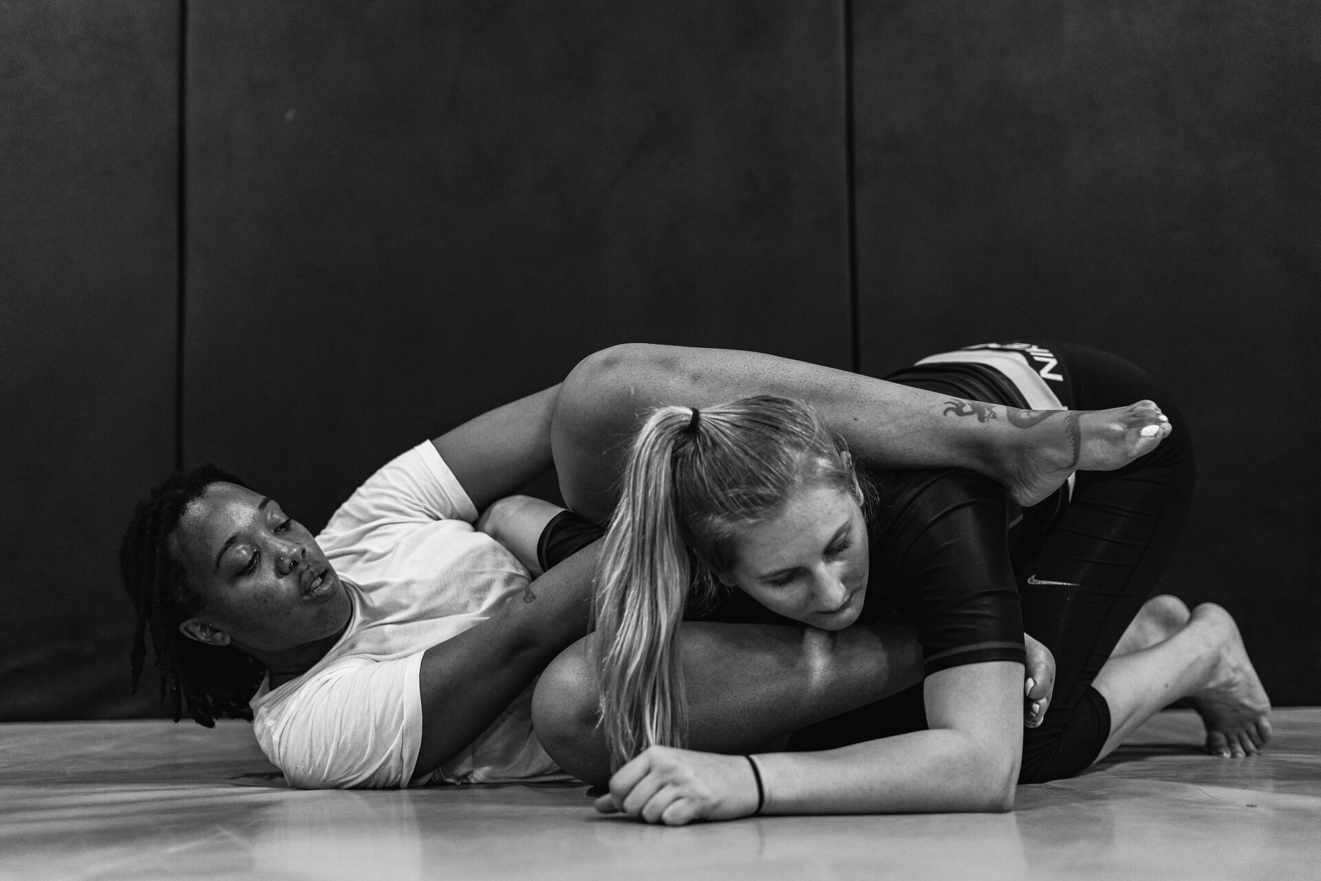 A crossbody pin held from the top during a partner drill